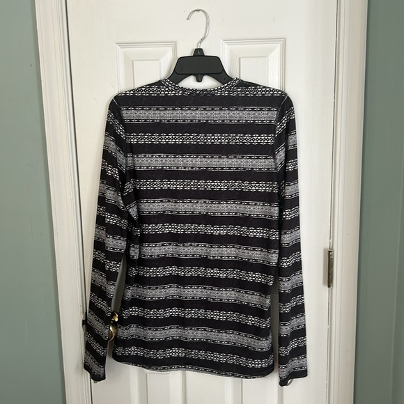 Patagonia Women's Black and Grey shirt - Picture 3 of 4